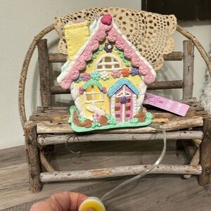 NWT! EASTER BUNNY LIGHT UP PASTEL GINGERBREAD HOUSE
